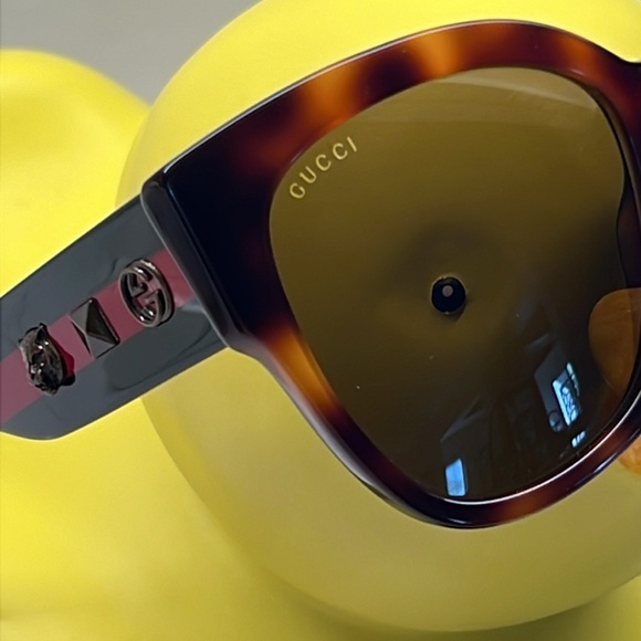 Gucci Sunglasses new with case, dust bag, and dust cloth. - Picture 4 of 17